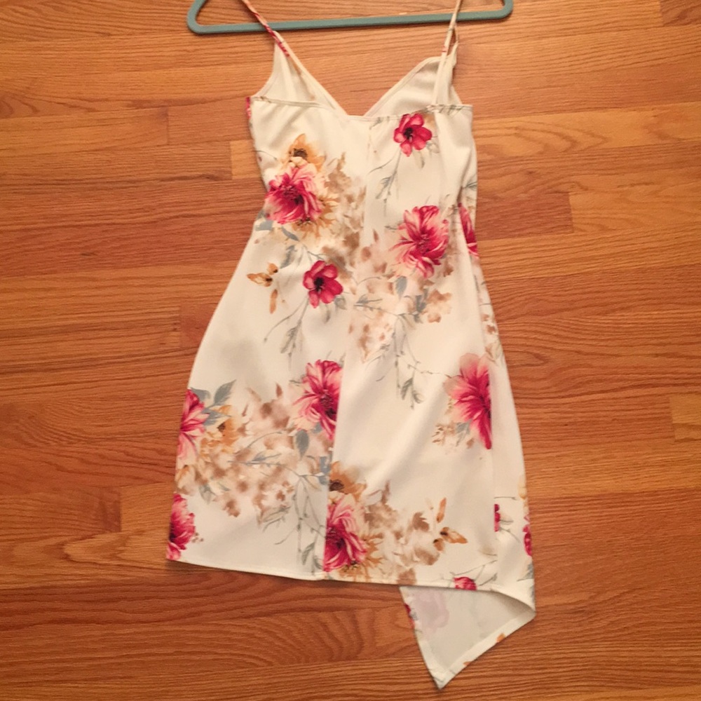 White floral dress - Picture 6 of 8